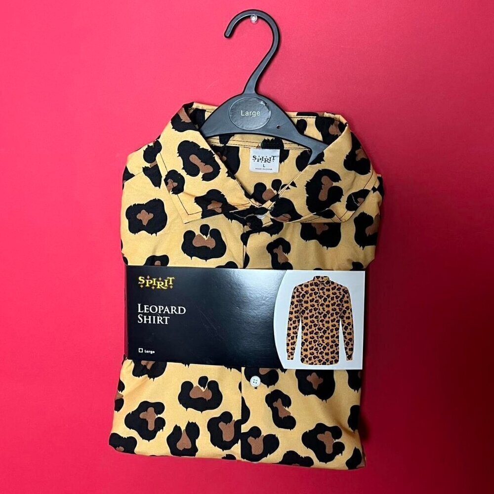 Spirit Halloween / Leopard print themed button up 💛🖤